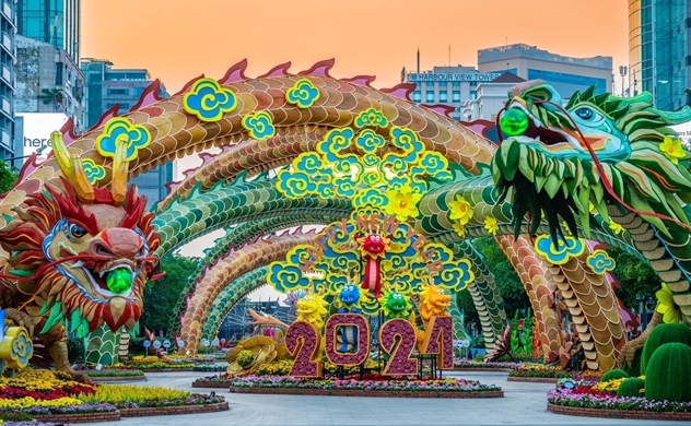 visithochiminhcity nguyen hue walksing street