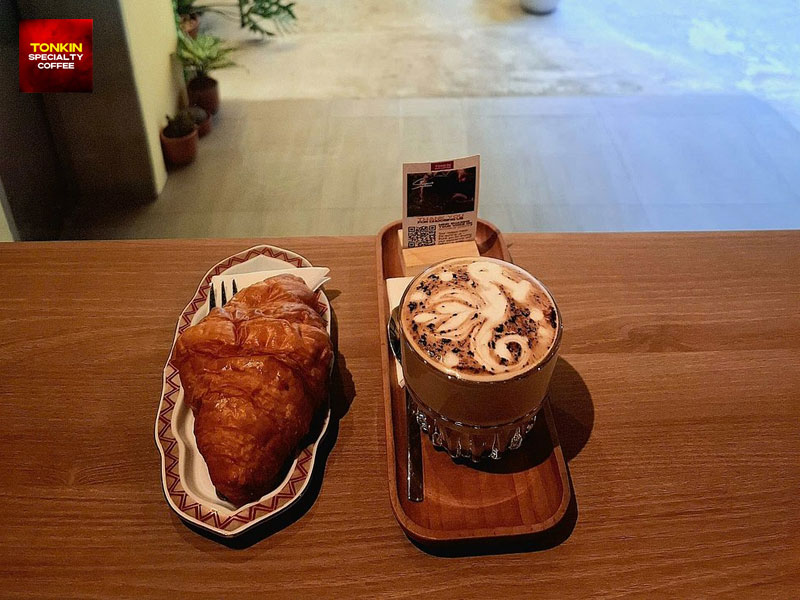 Cafes Open Lunar New Year Ho Chi Minh City