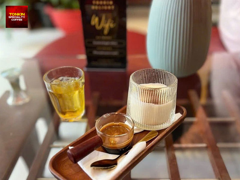 Egg Coffee Shops Open Tết in Ho Chi Minh City