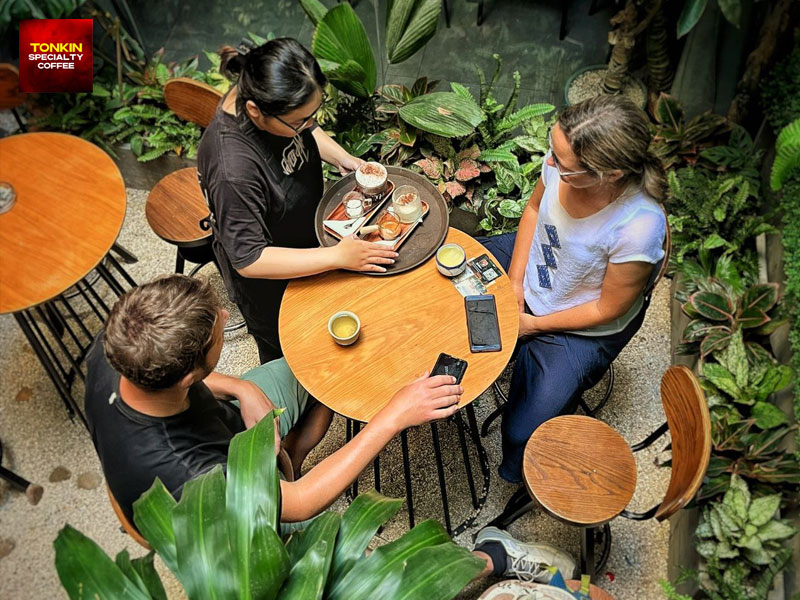 Egg Coffee Shops Tet Holiday Schedule in District 1