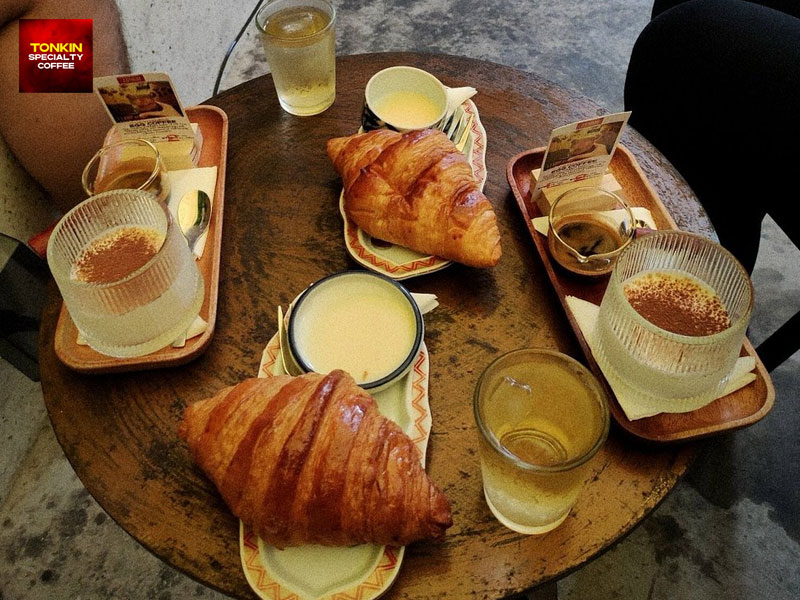 Hanoi egg coffee HCMC Tet opening hours