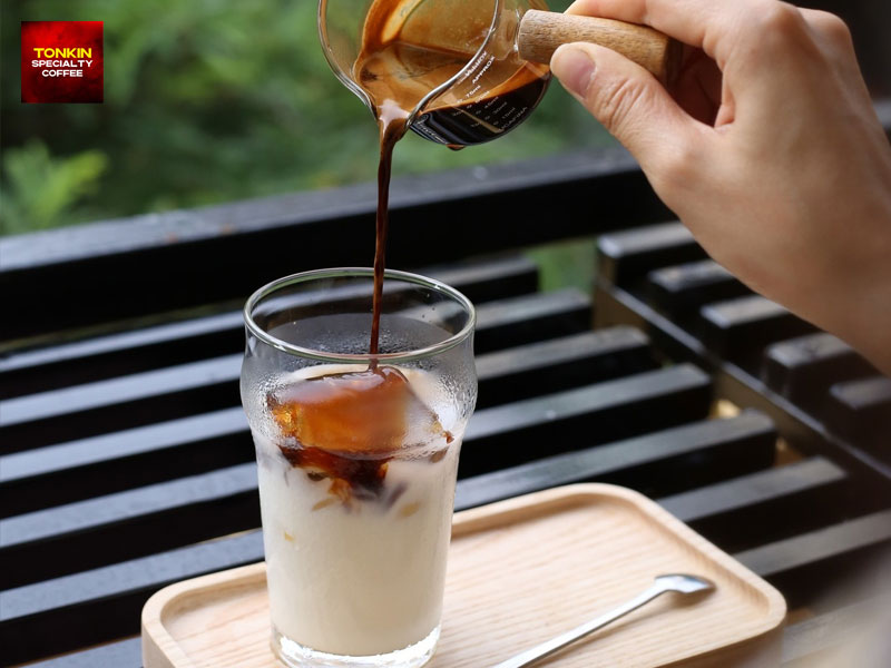 How to drink Vietnamese coffee