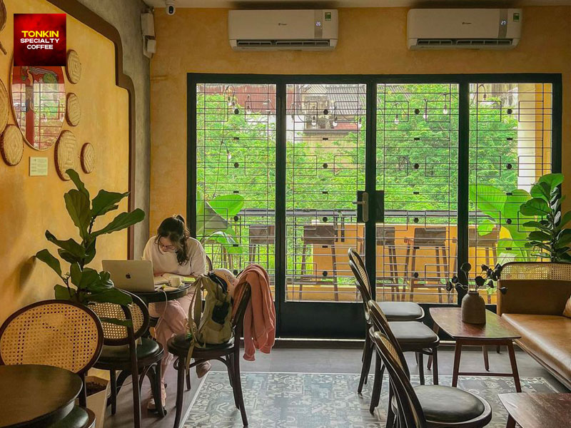 Coffee Shops for Working in District 1