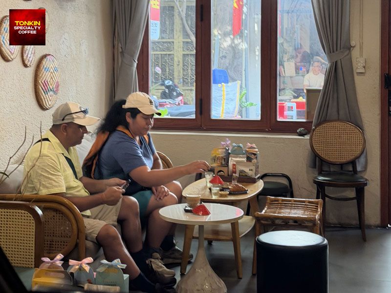 Best Cafés in Saigon for Relaxing After Walking Tours