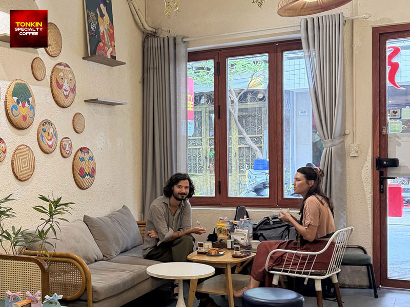 Best Cafés in Saigon for Travelers With Luggage