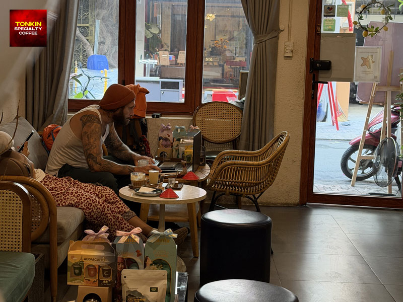 Best Vietnamese Coffee Cafés for Backpackers in Saigon