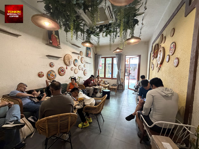 Family-friendly egg coffee shops Ben Thanh area in Saigon