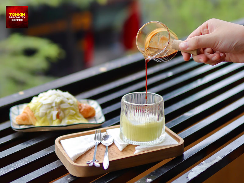 Vietnamese Coffee Near Bach Dang Wharf