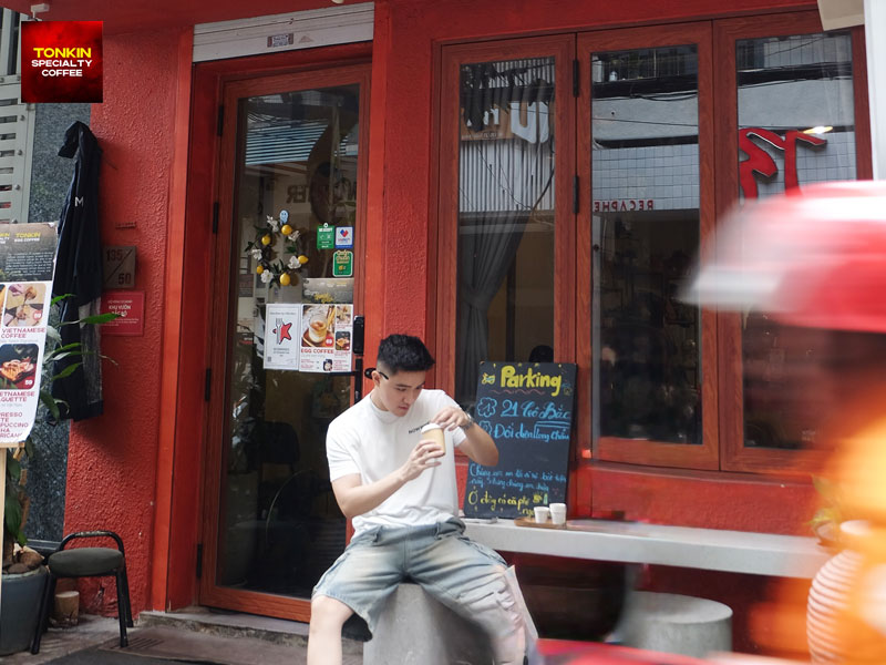 Best Coffee Break During a District 1 Walking Tour