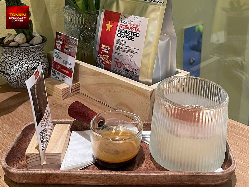 白藤码头附近的鸡蛋咖啡