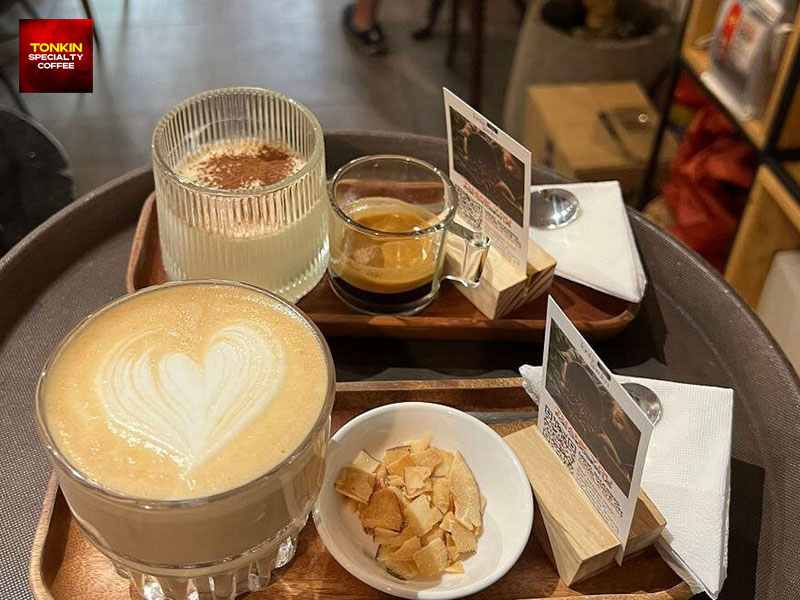 西贡歌剧院附近的越南咖啡店