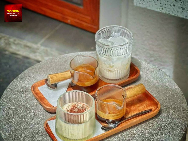 西贡歌剧院附近的越南咖啡店