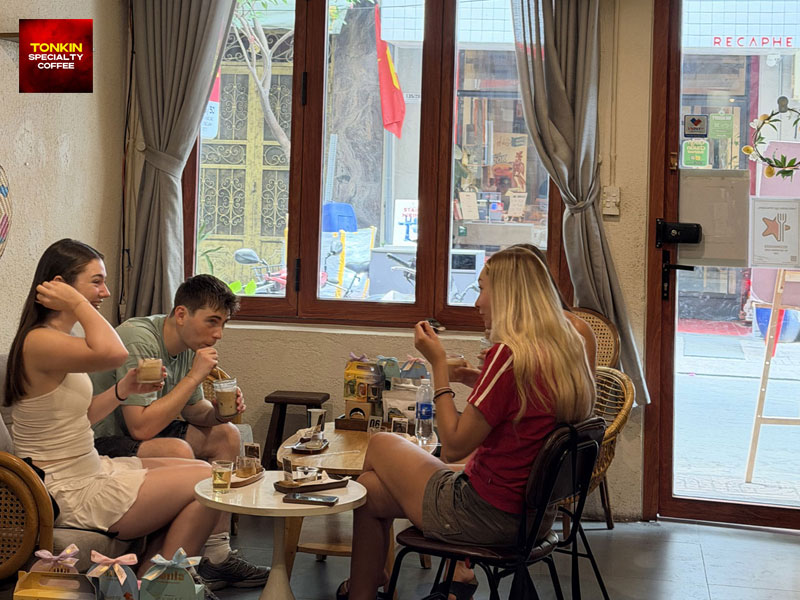 Nâu Tonkin vs Cà Phê Sữa Đá